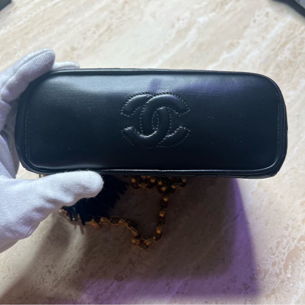 Chanel Vintage Diamond Quilted Black Lambskin Mini Vanity (1990s) - Picture 8 of 9